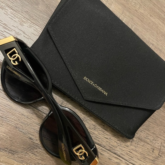 Dolce & Gabbana gold black authentic sunglasses NEW - Picture 2 of 3